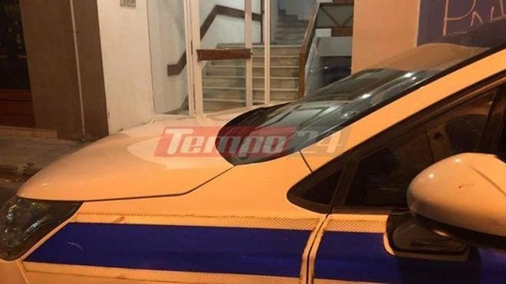 Βρέθηκε πτώμα άνδρα σε πολυκατοικία της Πάτρας (εικόνες)